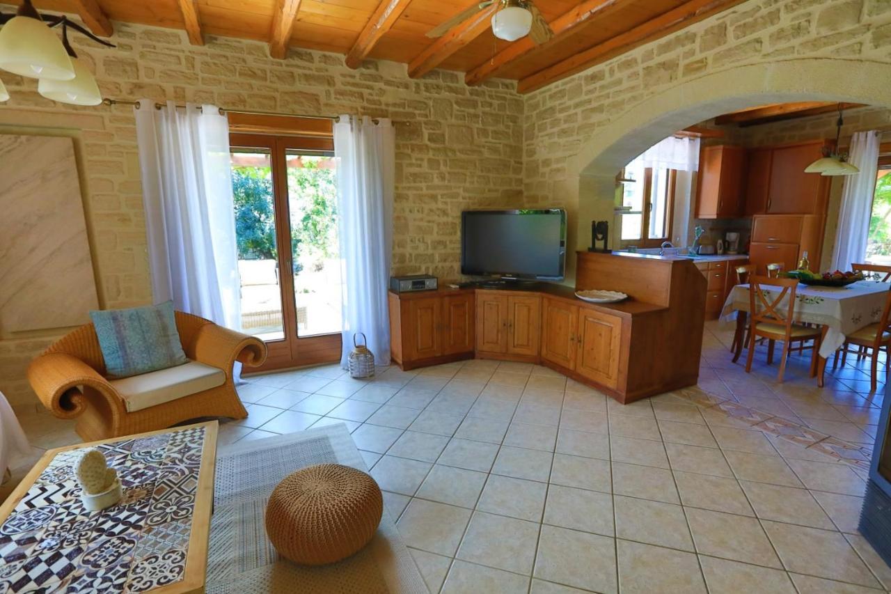 Villa Harmony, Steinvilla Prinés Zewnętrze zdjęcie